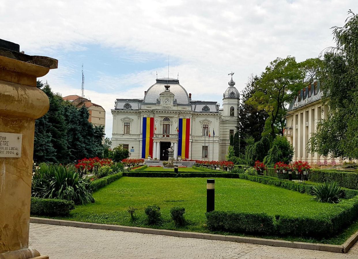 Appartamento Old Town Apartament Targoviste Esterno foto