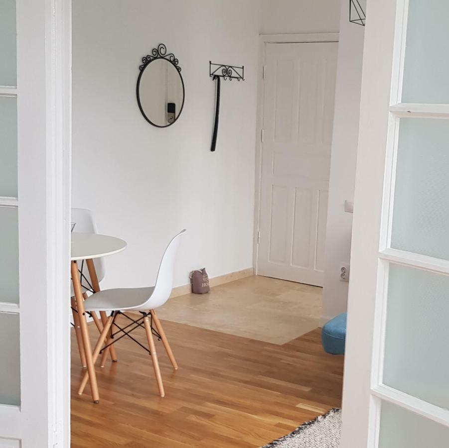 Appartamento Old Town Apartament Targoviste Esterno foto