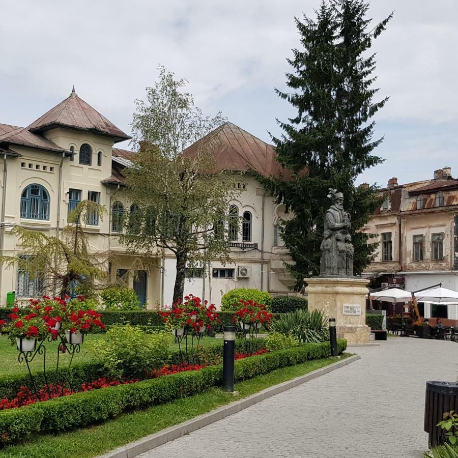 Appartamento Old Town Apartament Targoviste Esterno foto